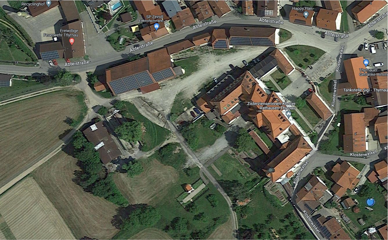 Bild 2: Luftbild Kloster Thyrnau mit ehem. Schlossgebäude, flankierenden Anbauten und Nebengebäuden Bild 2: Luftbild Kloster Thyrnau mit ehem. Schlossgebäude, flankierenden Anbauten und Nebengebäuden