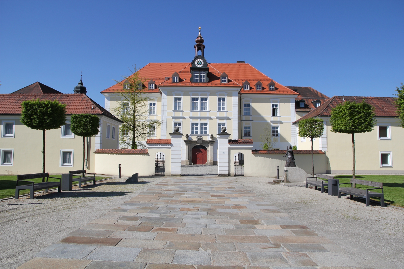 Zisterzienserinnenabtei St. Josef in Thyrnau, Niederbayern Zisterzienserinnenabtei St. Josef in Thyrnau, Niederbayern