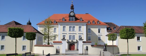 Zisterzienserinnenabtei St. Josef in Thyrnau, Niederbayern Zisterzienserinnenabtei St. Josef in Thyrnau, Niederbayern