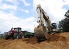 Auch ein 100-Tonnen-Bagger kam an der Ortsumgehung Vilshofen zum Einsatz, um das Erd-reich bzw. Felsgestein am Galgenberg abtragen zu können.