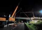 PAN-B20-Brücke: In einer Nachtschicht wurde das Brückenbauwerk über die B20 bei Altgmain errichtet. 