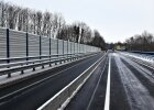 Fahrbahnsanierung mit lärmoptimiertem Asphalt, Lärmschutzwand auf der Rottbrücke; neben der dringend erforderlichen Sanierung der Brücken konnte ein weiterer Beitrag für den Lärmschutz für Eggenfelden geleistet werden. 