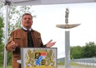 Zur Einweihung der Nepomuk-Statue an der Ortsumgehung Plattling kam auch Bauminister Christian Bernreiter. 