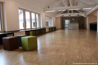 Die Empore kann auch für Gruppenarbeit genutzt werden. Die Empore kann auch für Gruppenarbeit genutzt werden.