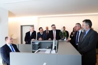 Am Empfang des neuen Servicezentrums nahm Finanz- und Heimatminister Albert Füracker Platz. Am Empfang des neuen Servicezentrums nahm Finanz- und Heimatminister Albert Füracker Platz.