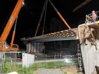 Nächtlicher Brückeneinhub.