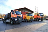 Für die Soleausbringung stehen im Einzugsgebiet der Straßenmeisterei Straubing drei Lkw zur Verfügung - neben den beiden eigenen Fahrzeugen unterstützt ein Fuhrunternehmer das Team Orange bei seiner wichtigen Arbeit.