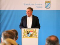 Staatsminister Christian Bernreiter hielt die Festansprache.