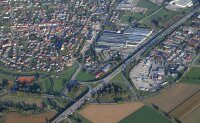 Die frisch asphaltierten Abschnitte auf der St 2125 im Bereich der Autohof-Kreuzung und dem Übergang zur B 533 sind aus der Luft gut zu erkennen. Die frisch asphaltierten Abschnitte auf der St 2125 im Bereich der Autohof-Kreuzung und dem Übergang zur B 533 sind aus der Luft gut zu erkennen.