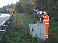 Die Mitarbeiter der Straßenmeisterei Freyung haben als Vorbereitung auf den Winterdienst die Glättemeldeanlagen in ihrem Zuständigkeitsbereich gewartet.