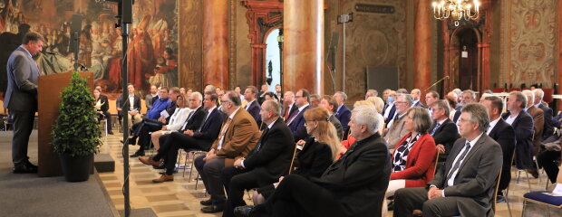 Der große Rathaussaal in Passau bildete den Rahmen für die feierliche Amtsübergabe. Der große Rathaussaal in Passau bildete den Rahmen für die feierliche Amtsübergabe.