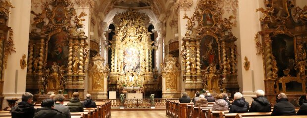 Ein kurzes Orgelkonzert in der Asamkirche bildete den musikalischen Auftakt zur Buchpräsentation.