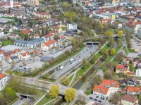 Zweimal im Jahr müssen die B 11-Tunnel in Deggendorf (Bild) und Regen gewartet werden.