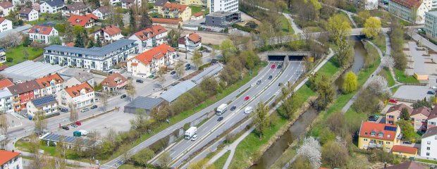 Zweimal im Jahr müssen die B 11-Tunnel in Deggendorf (Bild) und Regen gewartet werden.