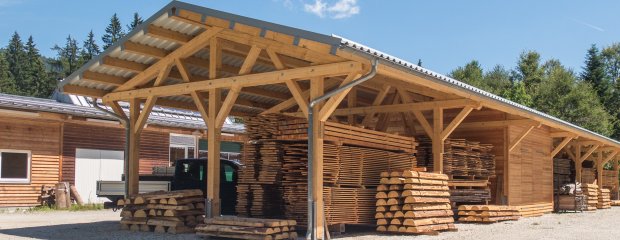 Rund 45 x 9 m betragen die Außenabmessungen der neuen Holzlagerhalle für den Nationalpark-Betriebshof in Kreuzstraßl.