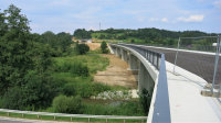 Die Brücke über die Wolfach ist fertig gestellt.