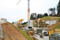 Die vier Pfeiler für den Überbau der neuen Bogenbrücke wurden vergangene Woche betoniert.