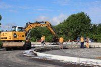 Aktuell wird die südliche Hälfte des neuen Kreisverkehrs an der Götz-Keller-Kreuzung gebaut.