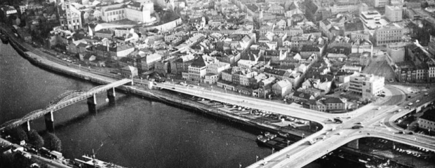 Über den Standort wird bis heute diskutiert. Die Schanzlbrücke ersetzte die zu schmal gewordene Maxbrücke (l.). Über den Standort wird bis heute diskutiert. Die Schanzlbrücke ersetzte die zu schmal gewordene Maxbrücke (l.).