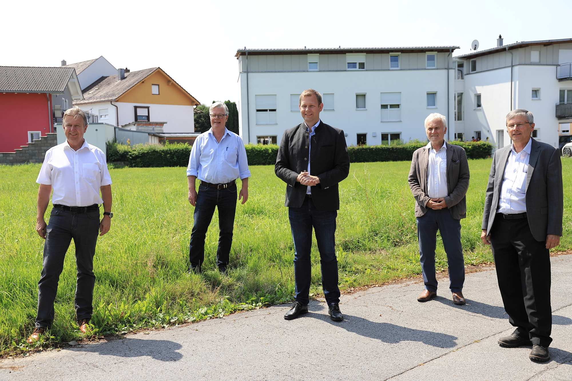 Zur Infrastrukturkonferenz hatte MdB Thomas Erndl (Mitte) eingeladen. Helmut Maier (l.), Günther Kleiner (v.r.) und Robert Wufka informierten über aktuelle Projekte, stellvertretender Landrat Roman Fischer nahm Anregungen zum Radwegebau mit. Zur Infrastrukturkonferenz hatte MdB Thomas Erndl (Mitte) eingeladen. Helmut Maier (l.), Günther Kleiner (v.r.) und Robert Wufka informierten über aktuelle Projekte, stellvertretender Landrat Roman Fischer nahm Anregungen zum Radwegebau mit.