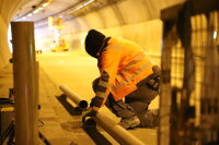 Im Riedbergtunnel in Regen werden die Löschwasserleitungen verbessert.