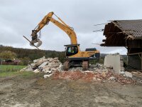 Das ehemals auf dem JVA-Erweiterungsgrundstück bestehende Gehöft wurde bereits abgebrochen. Das ehemals auf dem JVA-Erweiterungsgrundstück bestehende Gehöft wurde bereits abgebrochen.