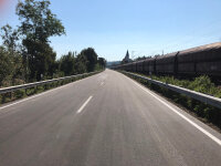 Zwischen Hausbach und Sandbach ist die Fahrbahndecke der Bundesstraße saniert worden.