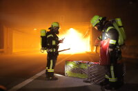 Im Deggendorfer Nordtunnel haben die Feuerwehrleute ein Übungsszenario absolviert.