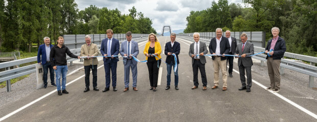 Mit dem Durchschneiden des Bandes war die Verkehrsfreigabe vollzogen.