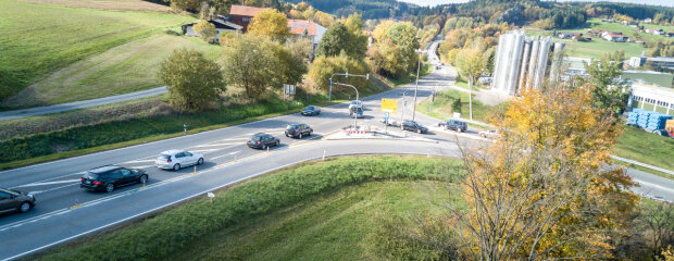 Trotz Ampel bleibt die Rehau-Einmündung bei Viechtach eine Unfallhäufungsstelle.