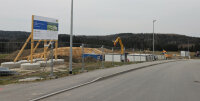 Ein Bauzaun umgibt das knapp 70.000 m2 große Gelände an der Königschaldinger Straße. Ein Bauzaun umgibt das knapp 70.000 m2 große Gelände an der Königschaldinger Straße.