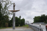 Der Heilige Nepomuk wacht über die neue Isarbrücke bei Plattling, die nach dem Brückenheiligen benannt wurde.