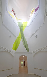 "lauf" nennen die Künstler Karl Heinz Einberger und Valentin Goderbauer aus Freising ihre Rauminstallation im dreigeschossigen Turmzimmer des Gebäudes.jpg