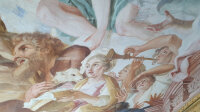 Ausschnitte des formvollendeten, künstlerisch wertvollen Hauptdeckenfreskos „Geburt Christi“ im Langhaus/Kirchenschiff Ausschnitte des formvollendeten, künstlerisch wertvollen Hauptdeckenfreskos „Geburt Christi“ im Langhaus/Kirchenschiff