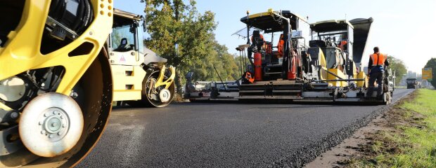 Asphaltierung auf der B 388 bei Karpfham