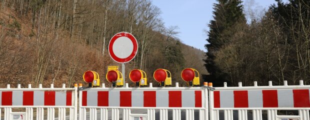 Symbolbild Straßensperrung Symbolbild Straßensperrung