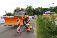 Geschicklichkeit erforderte auch das Umstoßen der Pyramide. Geschicklichkeit erforderte auch das Umstoßen der Pyramide.