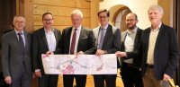 Verkehrskonferenz im Landkreis Regen mit Straßenbau-Bereichsleiter Kurt Stümpfl (v.r.) und dem Leiter der Abteilung Planung vom Staatlichen Bauamt Passau, Bastian Wufka, MdL Stefan Ebner, MdB Alois Rainer, Manfred Dreier und Robert Esterl von der Regierung von Niederbayern.