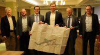 Bei der Verkehrskonferenz im Landkreis Freyung-Grafenau: Straßenbau-Bereichsleiter Kurt Stümpfl (v.l.), Bastian Wufka, Abteilungsleiter Planung am Staatlichen Bauamt Passau, MdL Stefan Ebner, MdB Thomas Erndl, Robert Esterl und Manfred Dreier von der Regierung von Niederbayern.